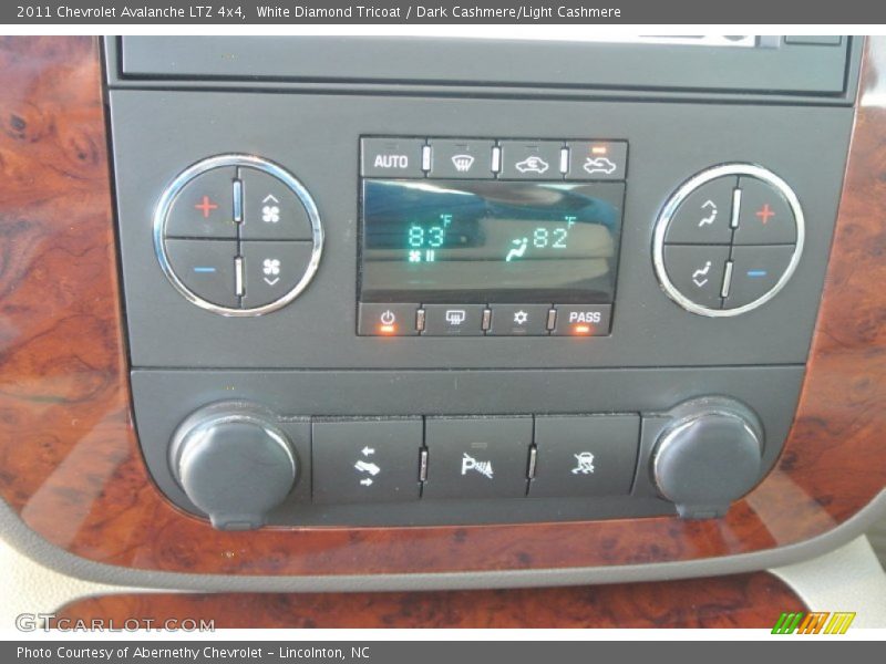 White Diamond Tricoat / Dark Cashmere/Light Cashmere 2011 Chevrolet Avalanche LTZ 4x4