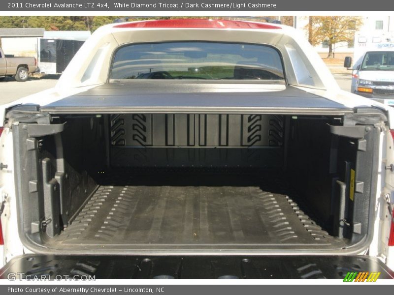 White Diamond Tricoat / Dark Cashmere/Light Cashmere 2011 Chevrolet Avalanche LTZ 4x4