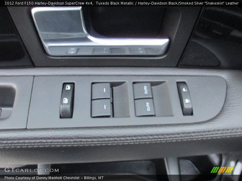 Tuxedo Black Metallic / Harley-Davidson Black/Smoked Silver 