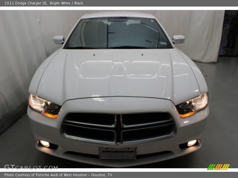Bright White / Black 2011 Dodge Charger SE