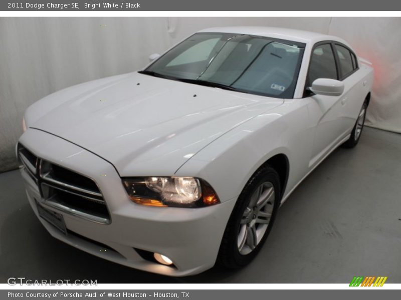 Bright White / Black 2011 Dodge Charger SE