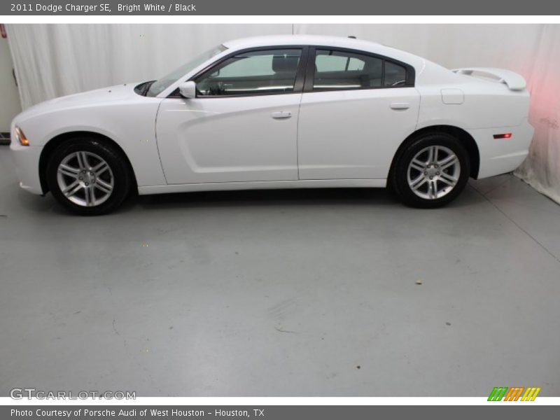 Bright White / Black 2011 Dodge Charger SE