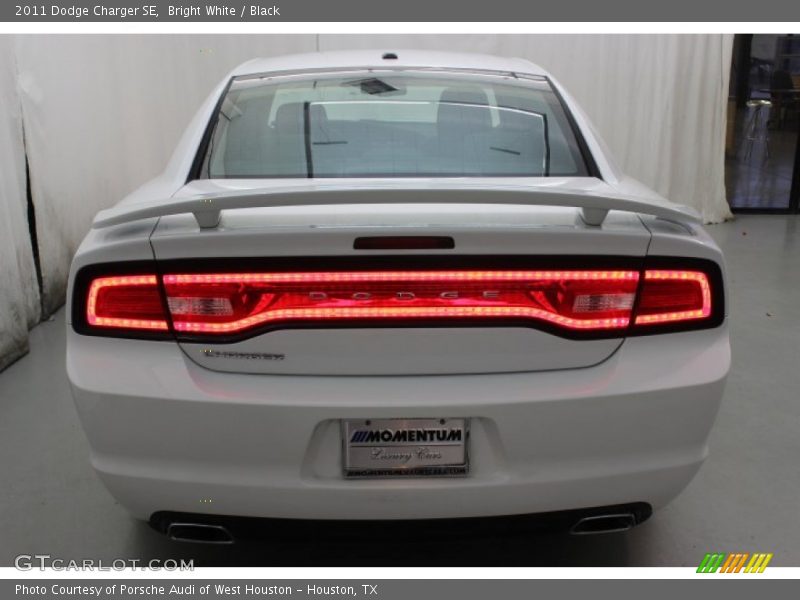 Bright White / Black 2011 Dodge Charger SE