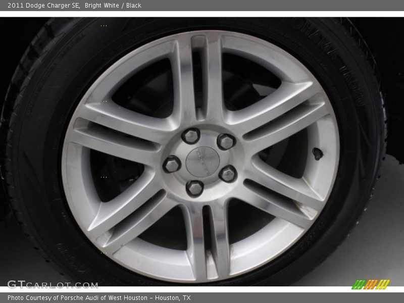 Bright White / Black 2011 Dodge Charger SE