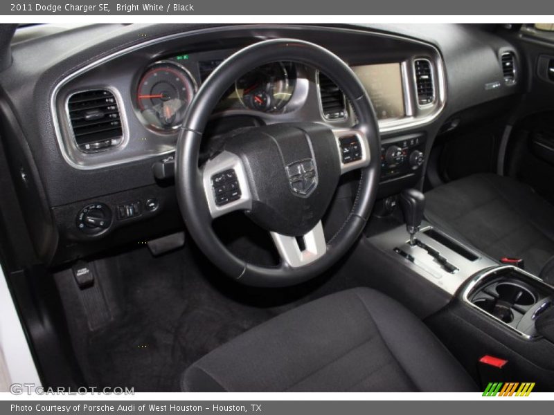 Bright White / Black 2011 Dodge Charger SE