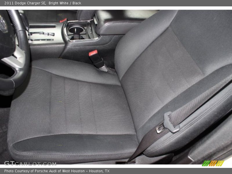 Bright White / Black 2011 Dodge Charger SE