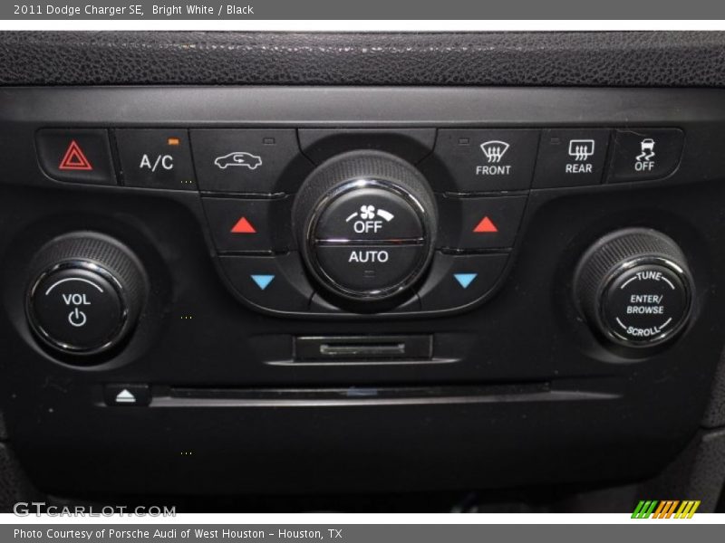 Bright White / Black 2011 Dodge Charger SE