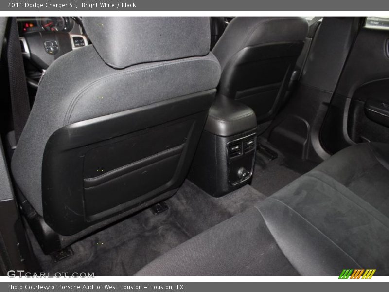 Bright White / Black 2011 Dodge Charger SE
