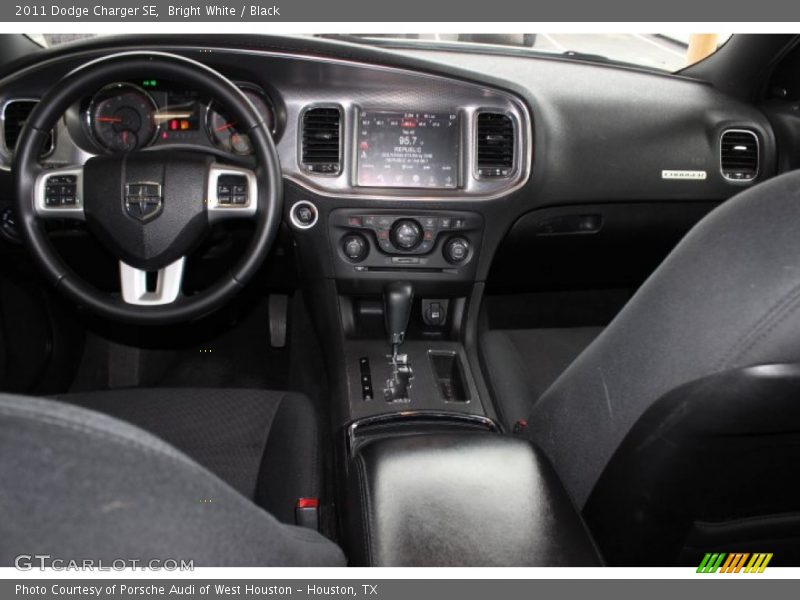 Bright White / Black 2011 Dodge Charger SE