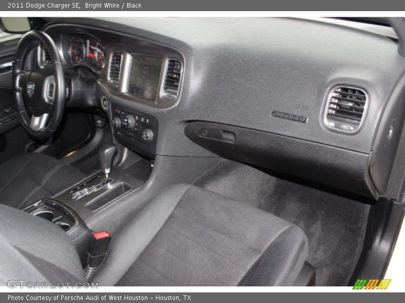 Bright White / Black 2011 Dodge Charger SE