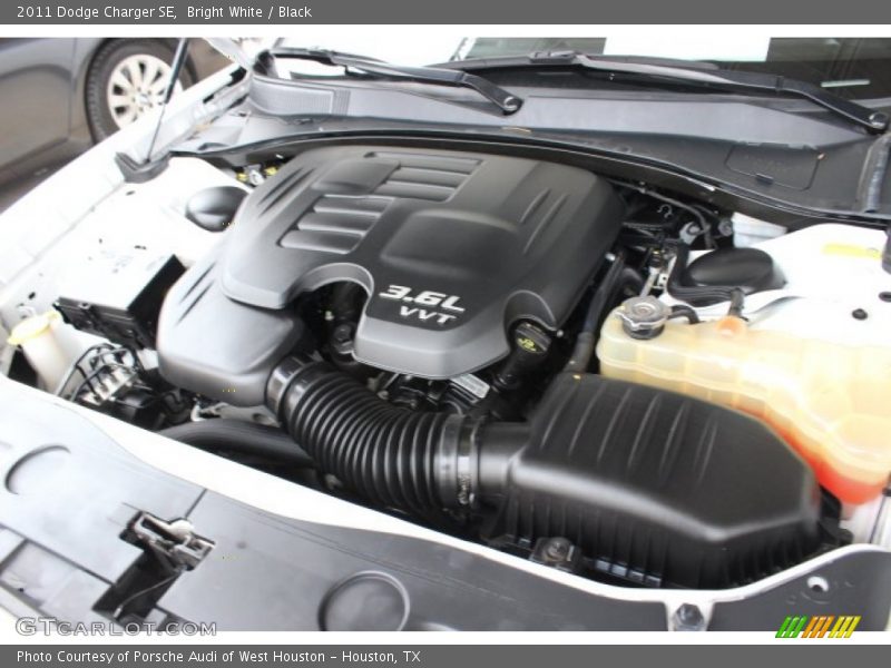 Bright White / Black 2011 Dodge Charger SE