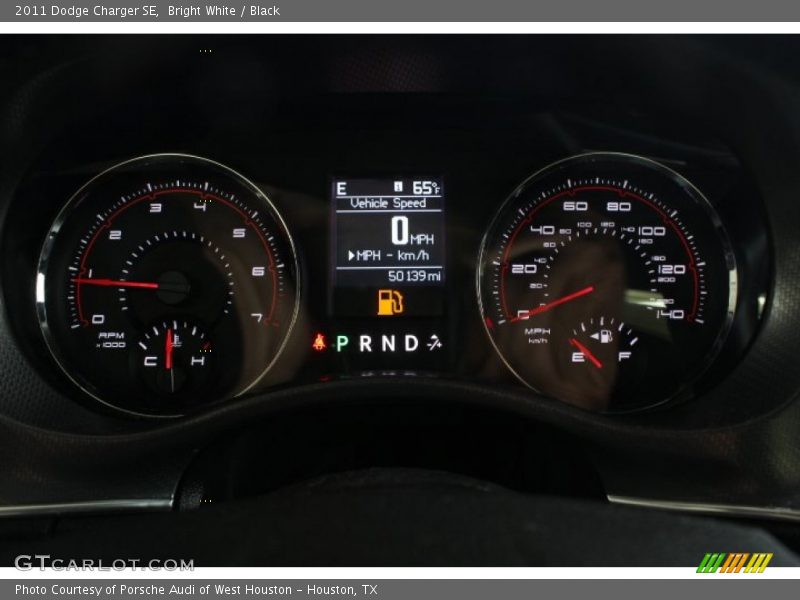 Bright White / Black 2011 Dodge Charger SE