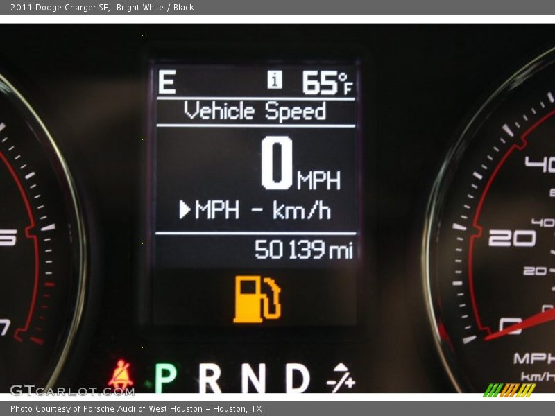Bright White / Black 2011 Dodge Charger SE