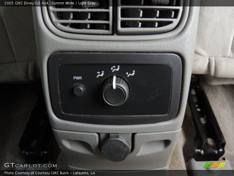 Summit White / Light Gray 2005 GMC Envoy SLE 4x4