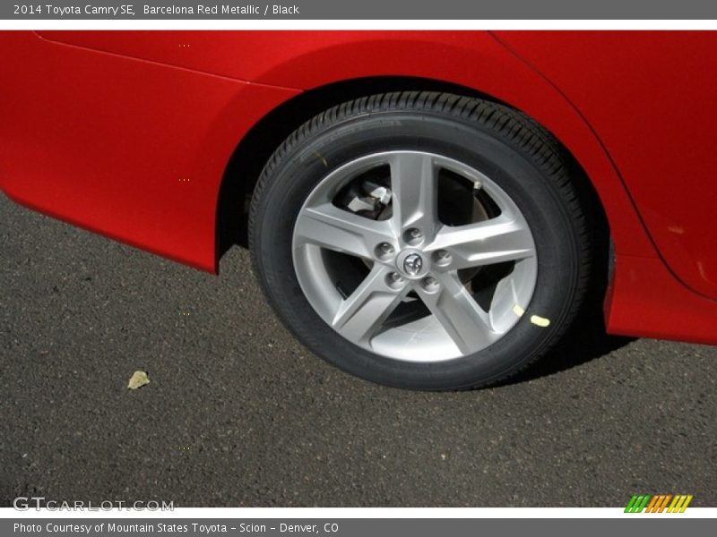 Barcelona Red Metallic / Black 2014 Toyota Camry SE
