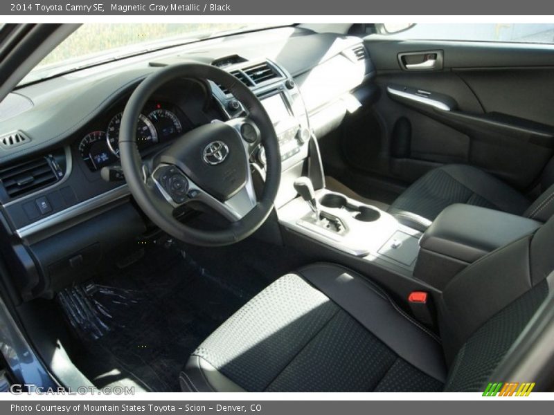 Magnetic Gray Metallic / Black 2014 Toyota Camry SE