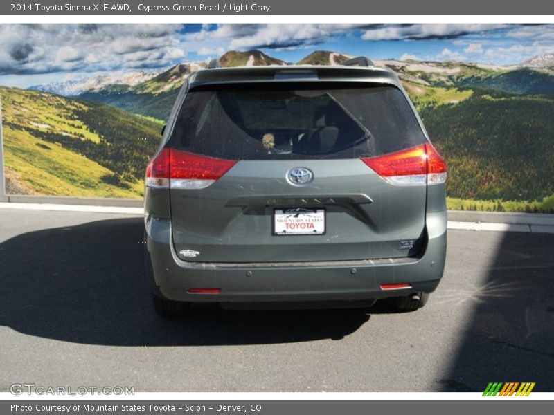 Cypress Green Pearl / Light Gray 2014 Toyota Sienna XLE AWD