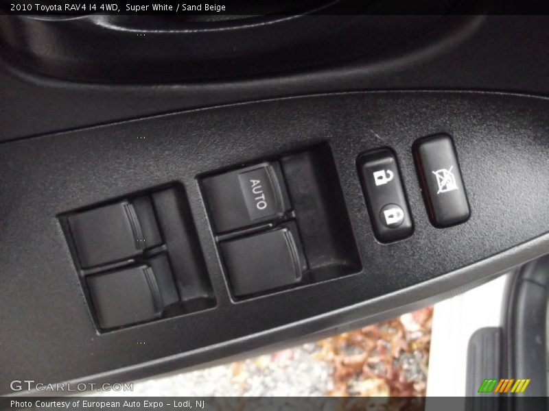 Super White / Sand Beige 2010 Toyota RAV4 I4 4WD