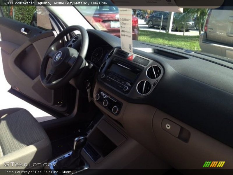 Alpine Gray Metallic / Clay Gray 2011 Volkswagen Tiguan S