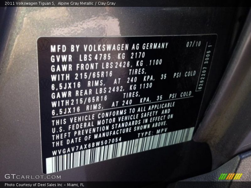 Alpine Gray Metallic / Clay Gray 2011 Volkswagen Tiguan S