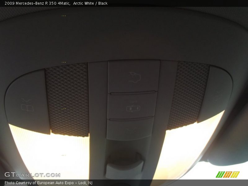 Arctic White / Black 2009 Mercedes-Benz R 350 4Matic