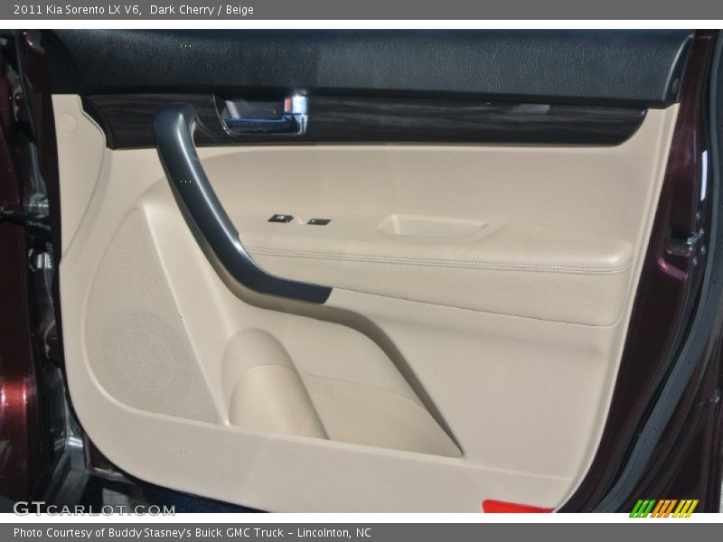 Dark Cherry / Beige 2011 Kia Sorento LX V6