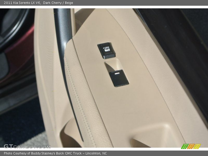 Dark Cherry / Beige 2011 Kia Sorento LX V6