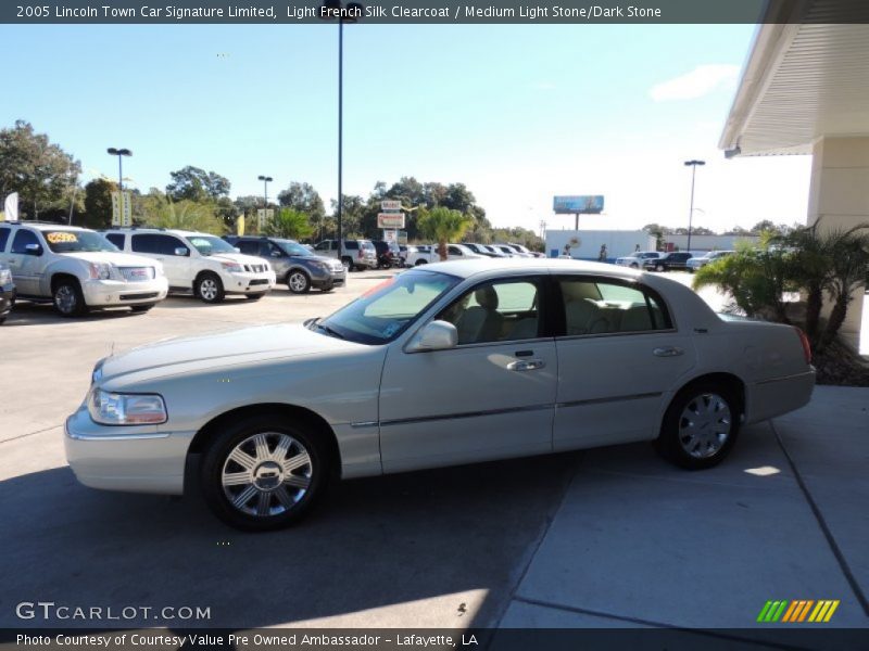 Light French Silk Clearcoat / Medium Light Stone/Dark Stone 2005 Lincoln Town Car Signature Limited