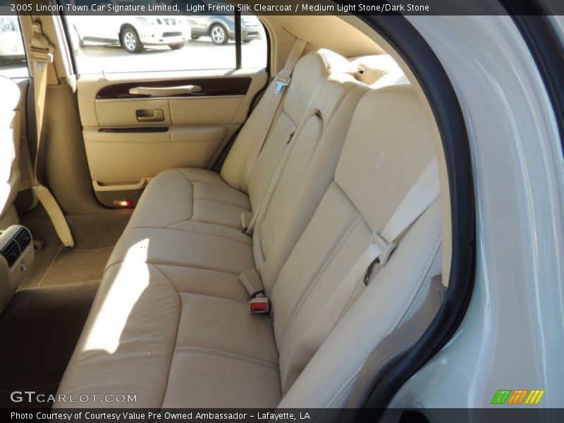 Light French Silk Clearcoat / Medium Light Stone/Dark Stone 2005 Lincoln Town Car Signature Limited