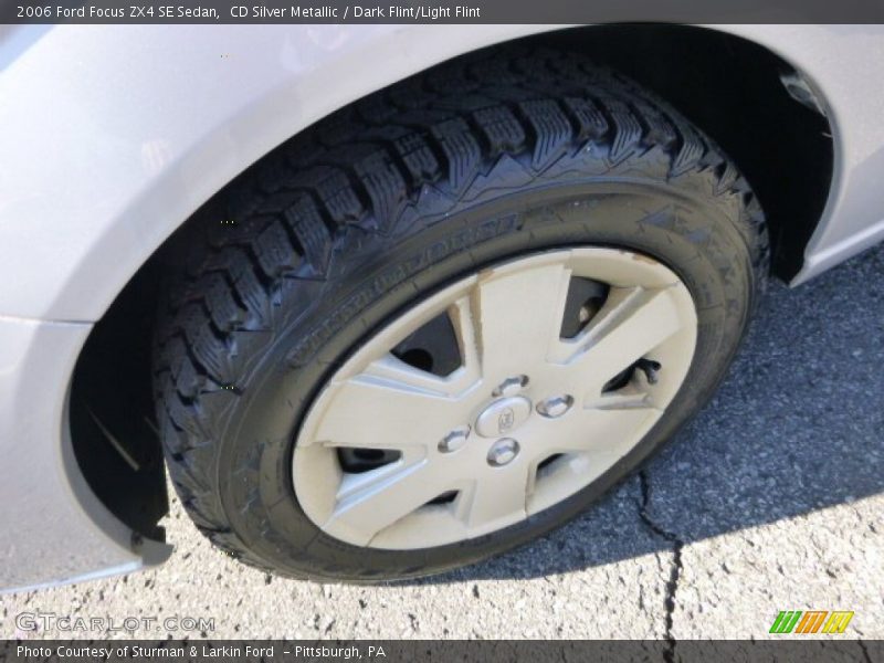 CD Silver Metallic / Dark Flint/Light Flint 2006 Ford Focus ZX4 SE Sedan