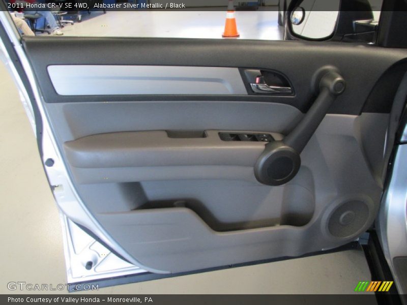 Alabaster Silver Metallic / Black 2011 Honda CR-V SE 4WD