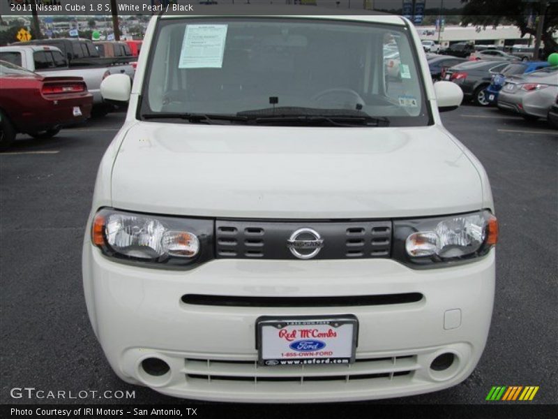 White Pearl / Black 2011 Nissan Cube 1.8 S