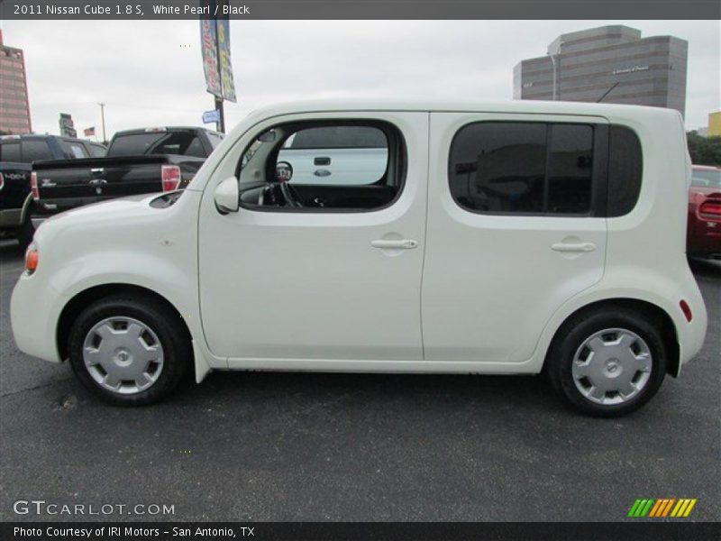 White Pearl / Black 2011 Nissan Cube 1.8 S