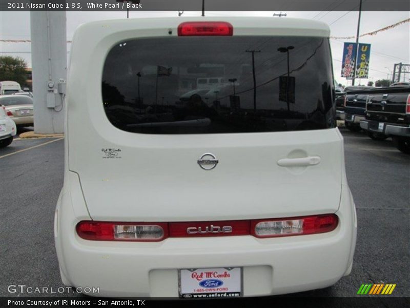 White Pearl / Black 2011 Nissan Cube 1.8 S