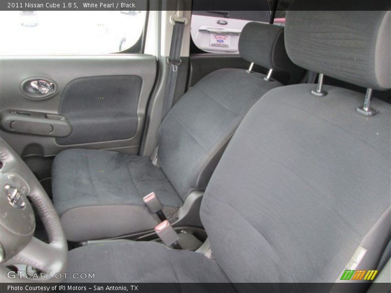 White Pearl / Black 2011 Nissan Cube 1.8 S