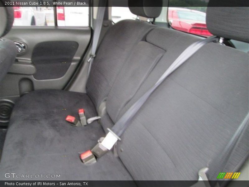 White Pearl / Black 2011 Nissan Cube 1.8 S