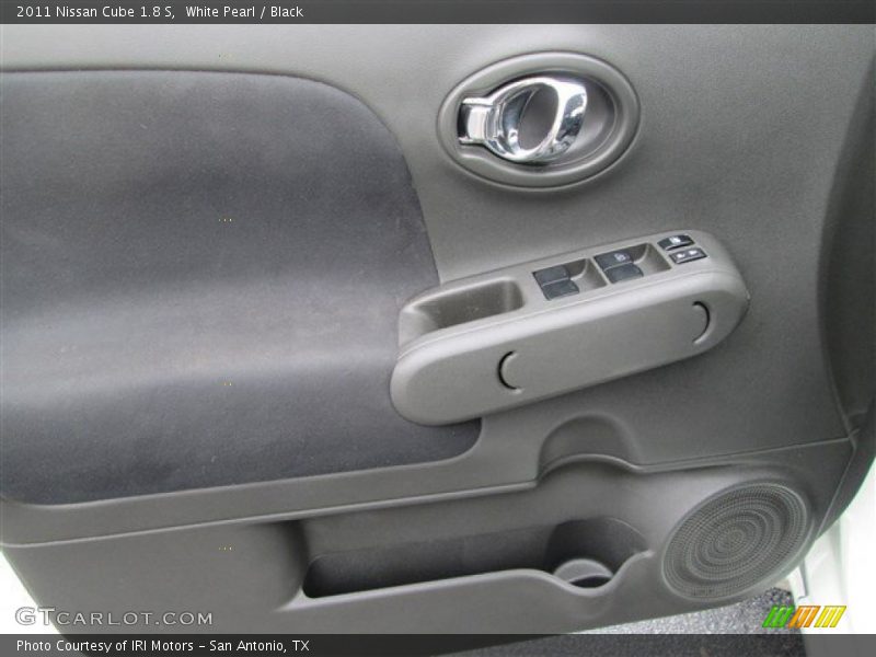White Pearl / Black 2011 Nissan Cube 1.8 S