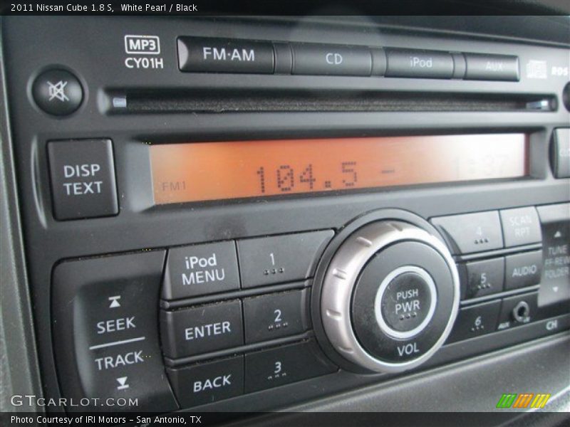 White Pearl / Black 2011 Nissan Cube 1.8 S