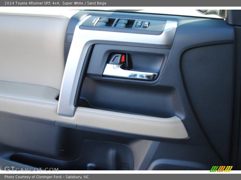 Super White / Sand Beige 2014 Toyota 4Runner SR5 4x4