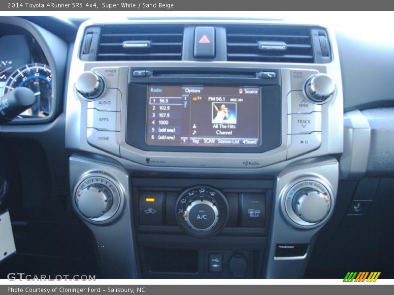Super White / Sand Beige 2014 Toyota 4Runner SR5 4x4