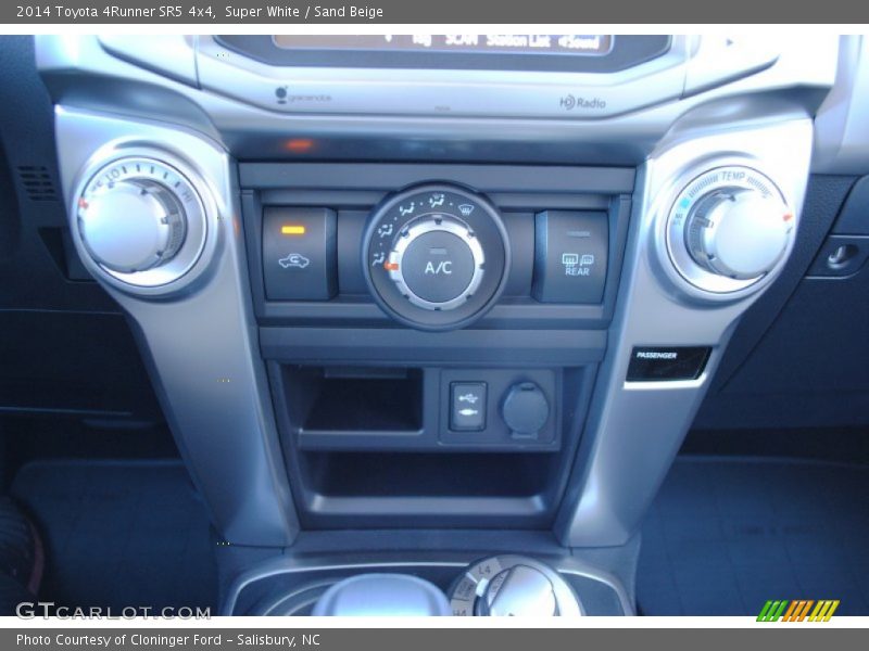 Super White / Sand Beige 2014 Toyota 4Runner SR5 4x4