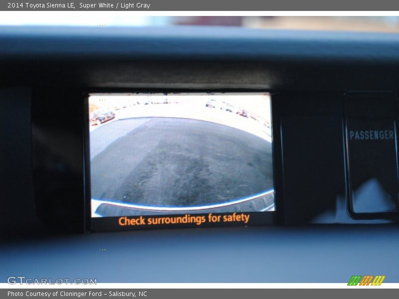 Super White / Light Gray 2014 Toyota Sienna LE