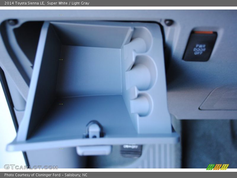 Super White / Light Gray 2014 Toyota Sienna LE