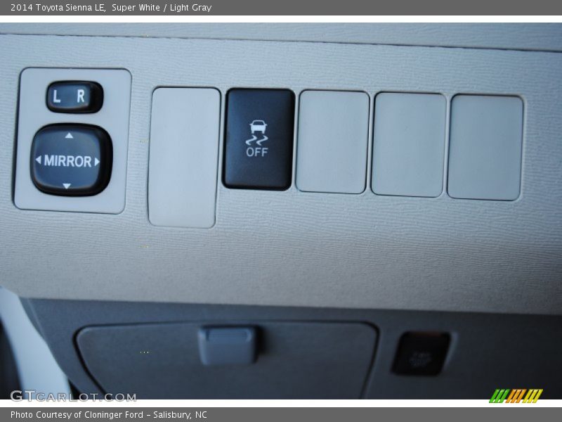 Super White / Light Gray 2014 Toyota Sienna LE