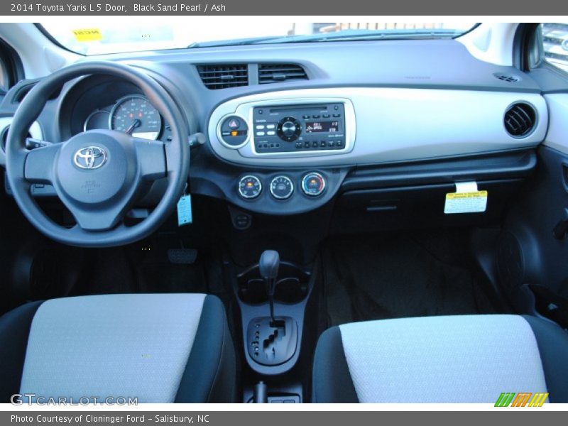 Dashboard of 2014 Yaris L 5 Door