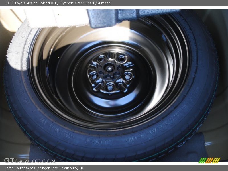 Cypress Green Pearl / Almond 2013 Toyota Avalon Hybrid XLE