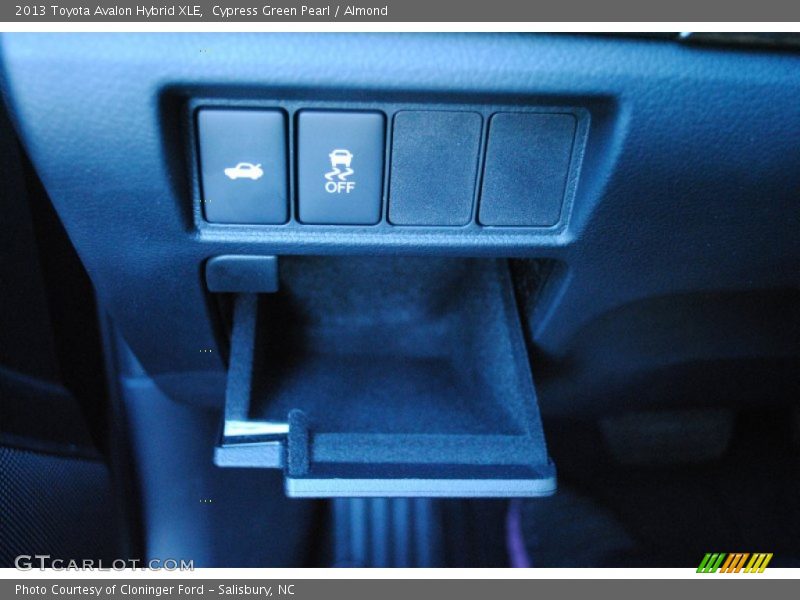 Cypress Green Pearl / Almond 2013 Toyota Avalon Hybrid XLE