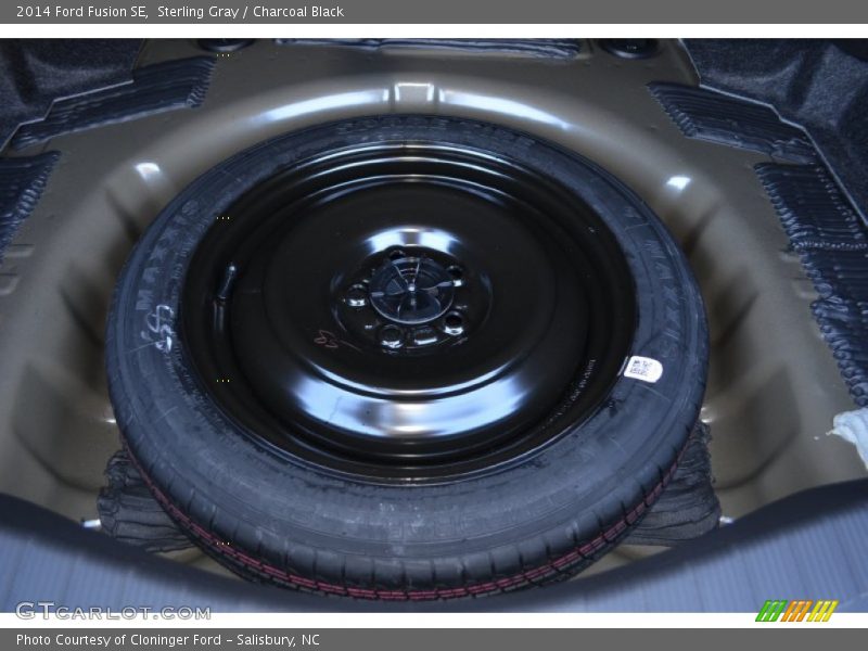 Sterling Gray / Charcoal Black 2014 Ford Fusion SE