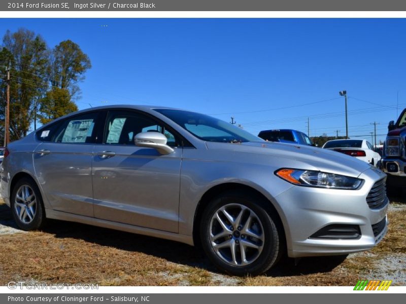 Ingot Silver / Charcoal Black 2014 Ford Fusion SE