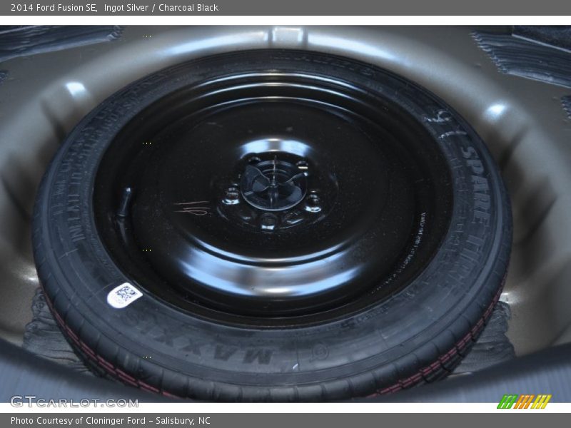 Ingot Silver / Charcoal Black 2014 Ford Fusion SE